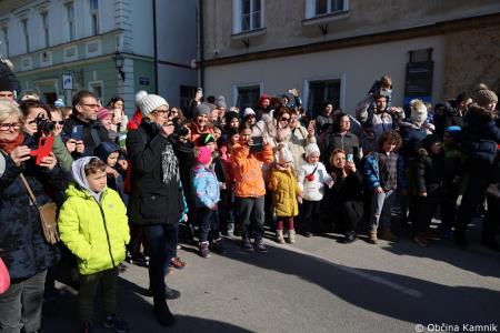 Kamnik so obiskali koranti iz Zamušanov pri Ptuju in v mestno jedro privabili nepregledno množico, željno ogleda tradicionalne pustne šege (12)